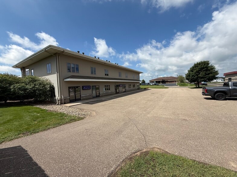 227 Meridian Dr, New Richmond, WI for lease - Building Photo - Image 3 of 6