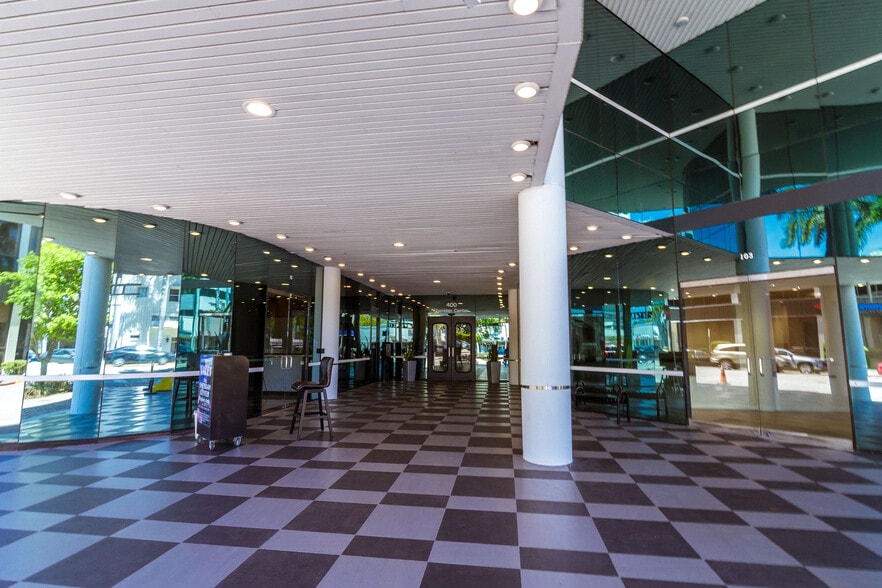 400 Arthur Godfrey Rd, Miami Beach, FL for lease - Building Photo - Image 2 of 4