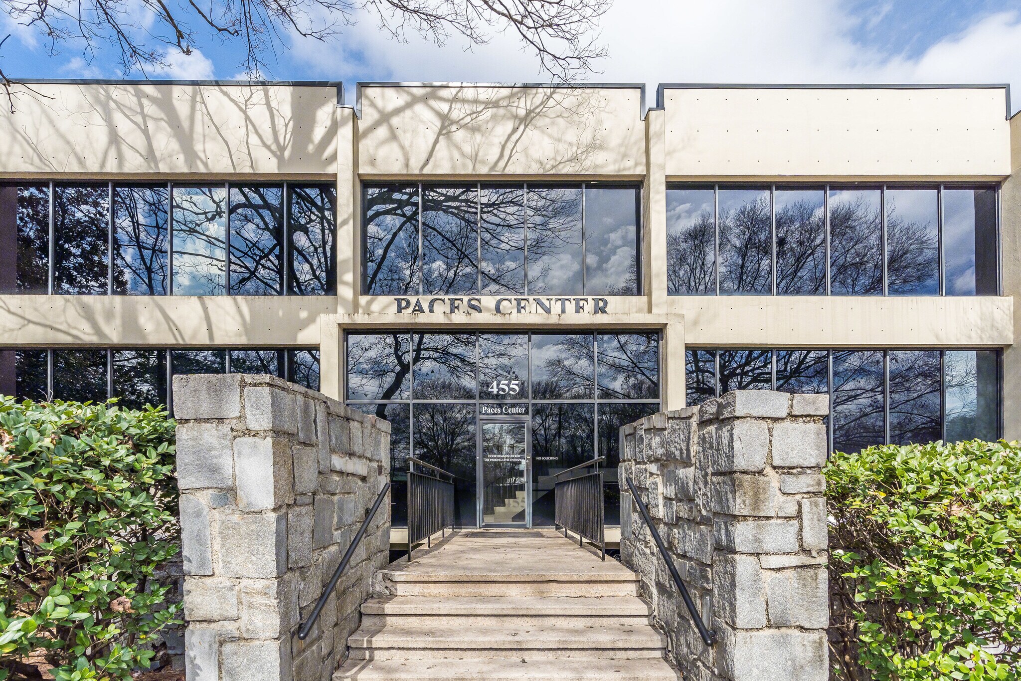 455 E Paces Ferry Rd NE, Atlanta, GA à louer Photo du bâtiment- Image 1 de 11