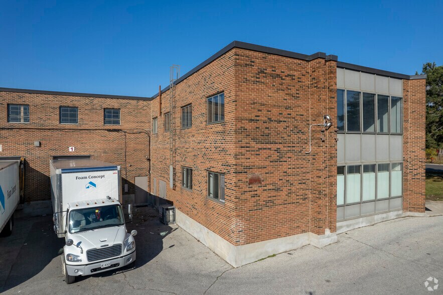 480 Tapscott Rd, Toronto, ON à louer - Photo du bâtiment - Image 2 de 5