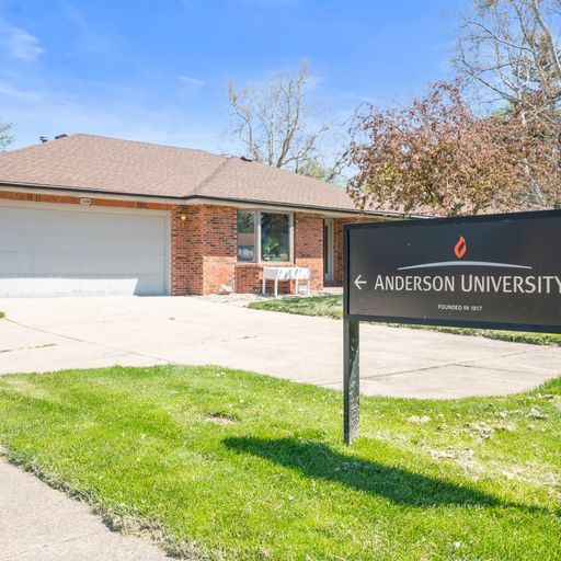 714 College Dr, Anderson, IN à vendre - Photo principale - Image 2 de 18