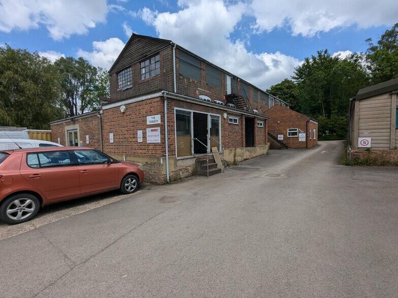 22 Gosden Cmn, Guildford à louer - Photo du bâtiment - Image 3 de 14