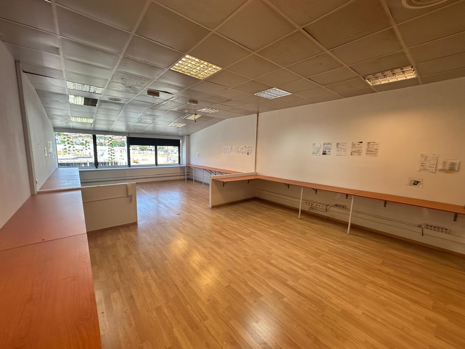 Bureau/Commerce de détail dans Pineda de Mar, Barcelona à louer Photo intérieure- Image 1 de 16