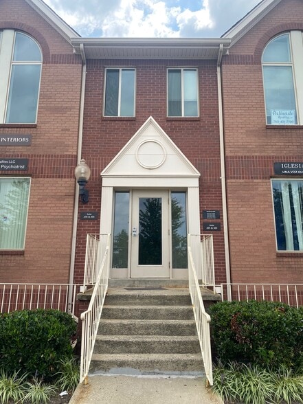 22636 Glenn Dr, Sterling, VA for lease - Building Photo - Image 2 of 27