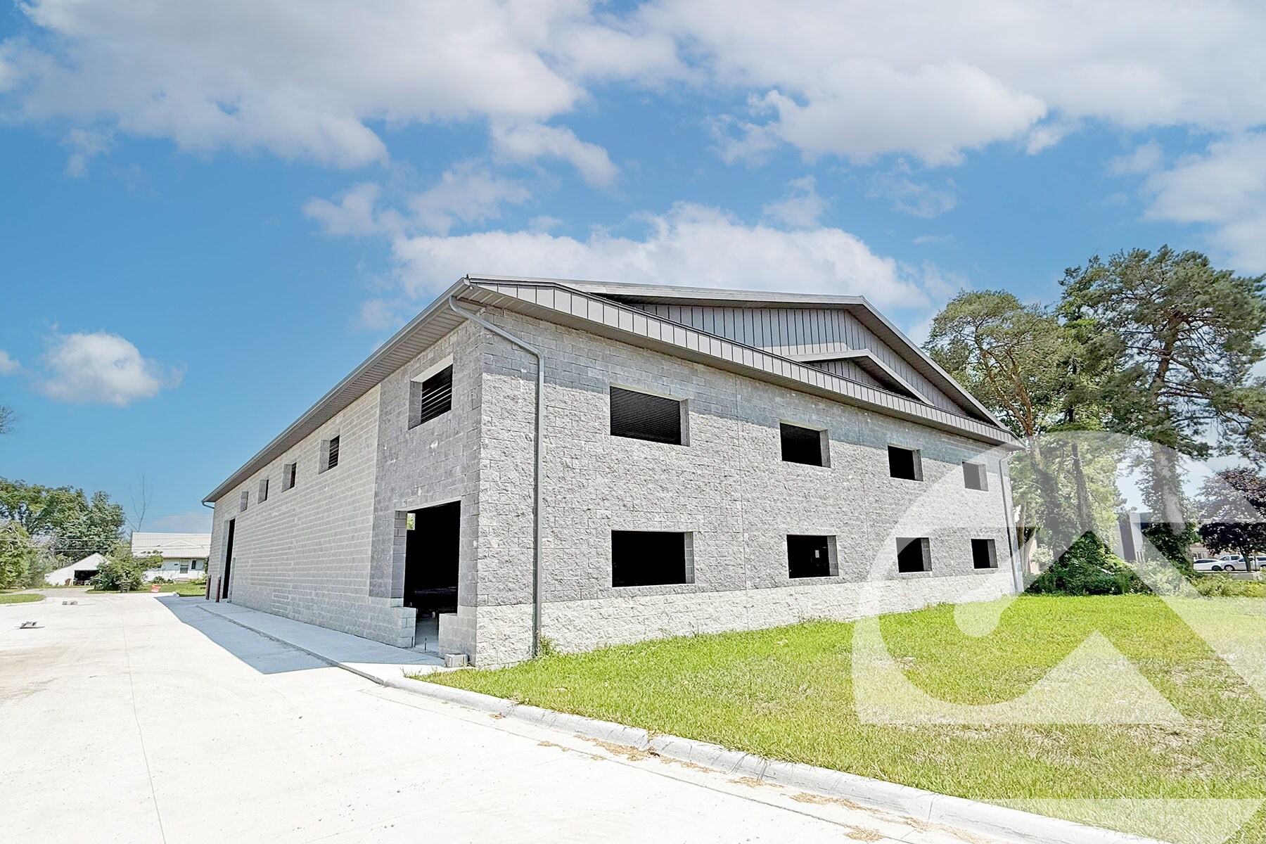 5993 E 14 Mile Rd, Sterling Heights, MI for lease Building Photo- Image 1 of 2