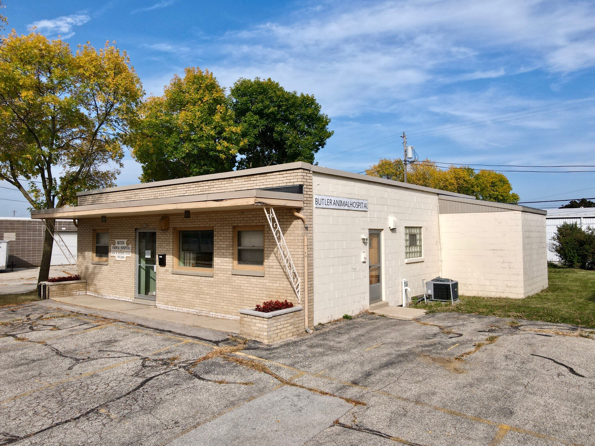 5180 N 126th St, Butler, WI à vendre Photo du b timent- Image 1 de 10