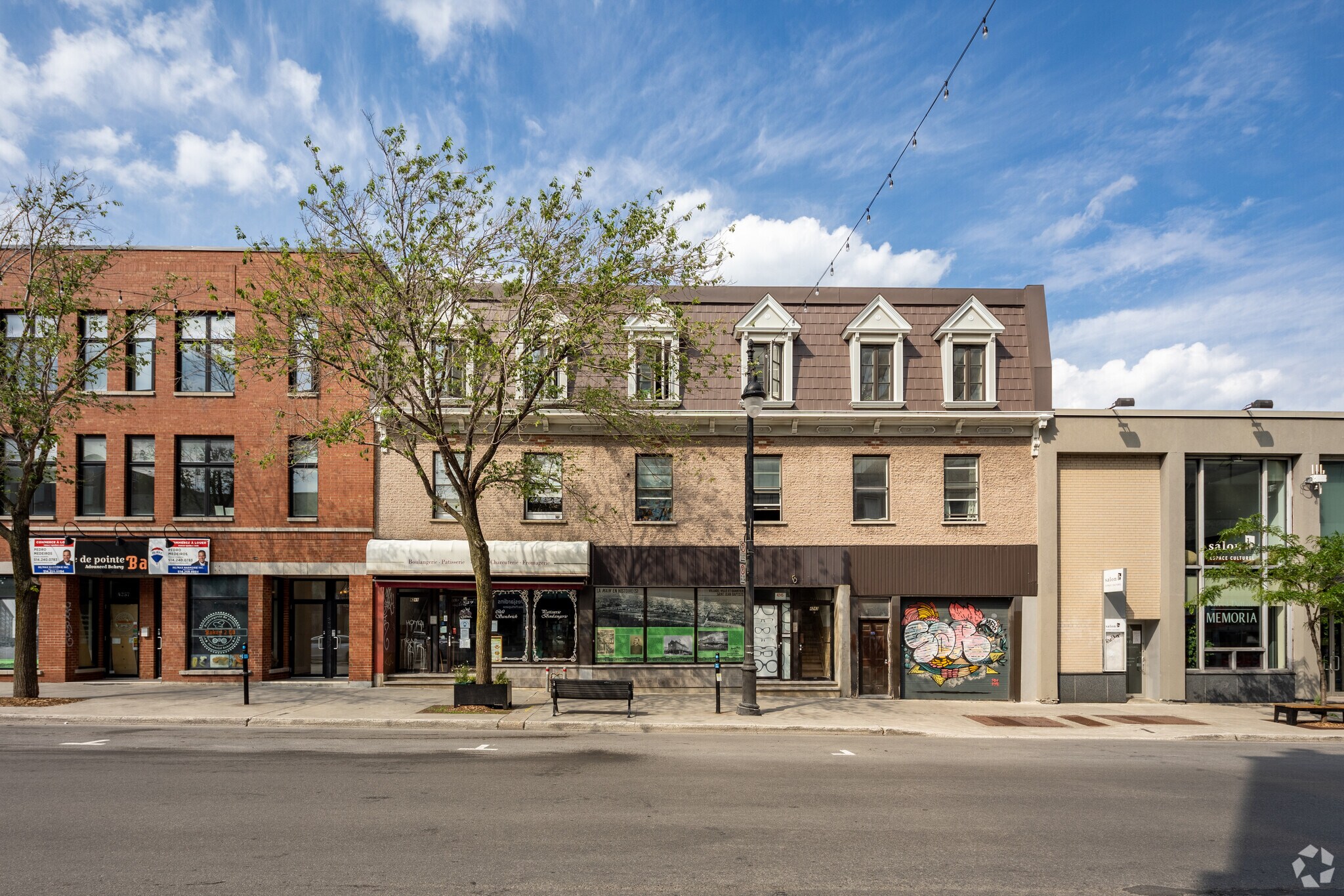 4245 Boul Saint-Laurent, Montréal, QC à vendre Photo du bâtiment- Image 1 de 1
