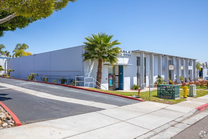 7560-7590 Clairemont Mesa Blvd, San Diego, CA à louer - Photo du bâtiment - Image 2 de 6