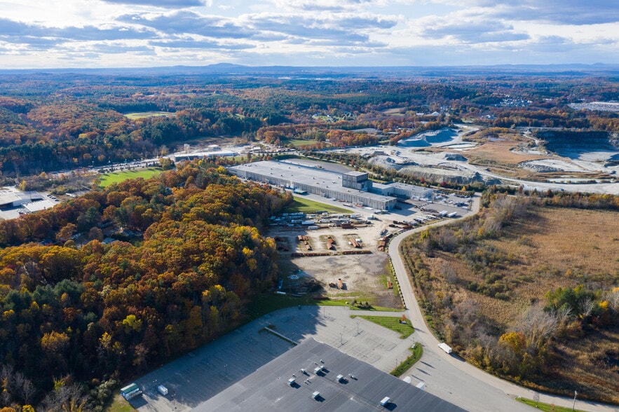 5 Distribution Center Cir, Littleton, MA for lease - Building Photo - Image 3 of 6