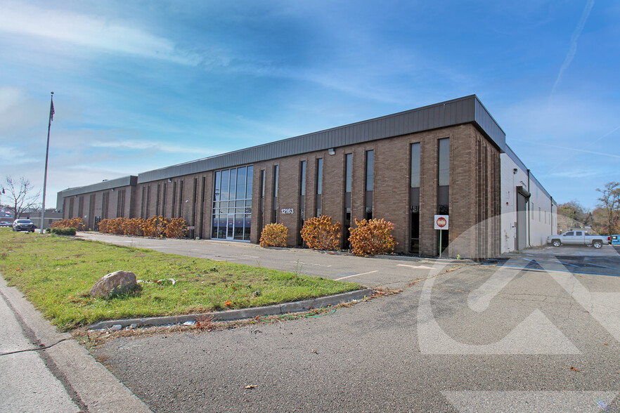 12147-12163 Globe St, Livonia, MI for lease - Building Photo - Image 1 of 12