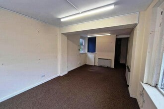 31B Station Rd, Park Gate for lease Interior Photo- Image 1 of 4