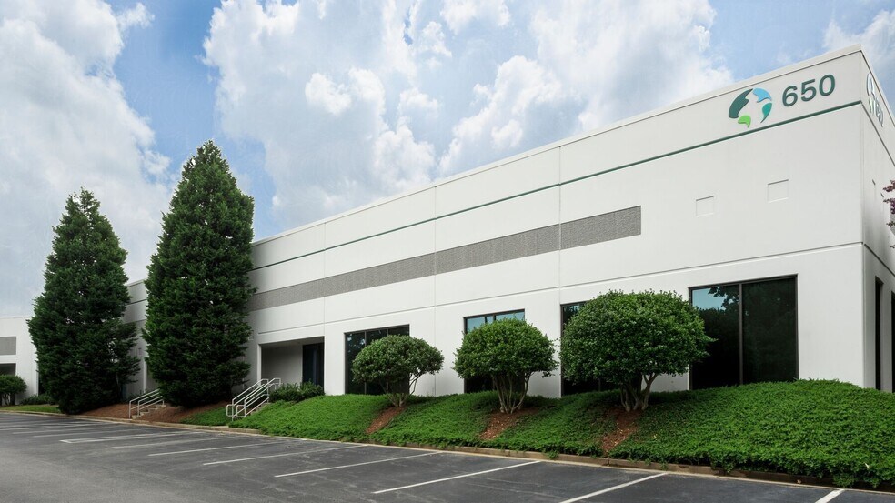 560 Atlanta S Pky, College Park, GA à louer - Photo du bâtiment - Image 3 de 20