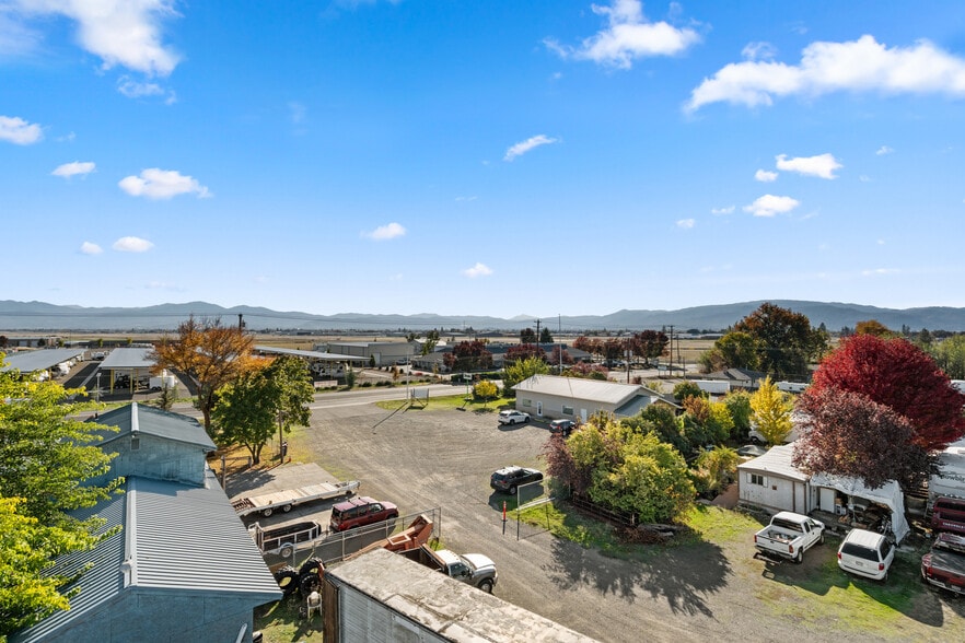 579 E Vilas Rd, Medford, OR for sale - Building Photo - Image 2 of 19