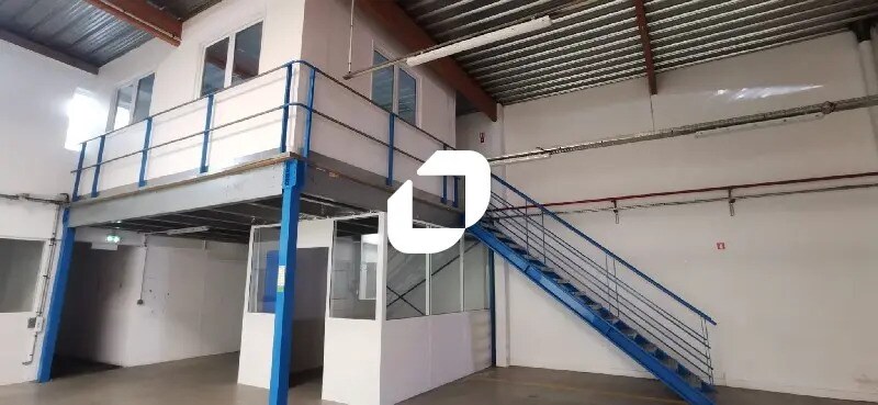 Retail in Colombes for lease - Interior Photo - Image 3 of 8