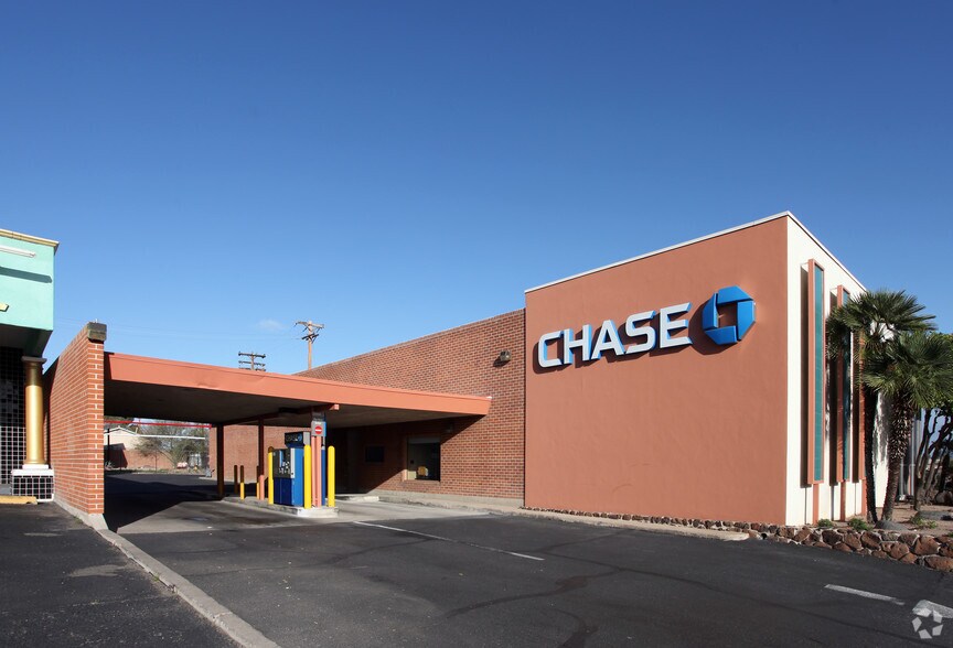 2465 N Campbell Ave, Tucson, AZ à louer - Photo du bâtiment - Image 2 de 9