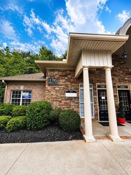 11795 Northfall Ln, Alpharetta, GA à vendre - Photo du bâtiment - Image 1 de 22