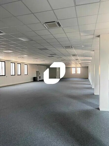 Office in Argenteuil for lease - Building Photo - Image 3 of 13