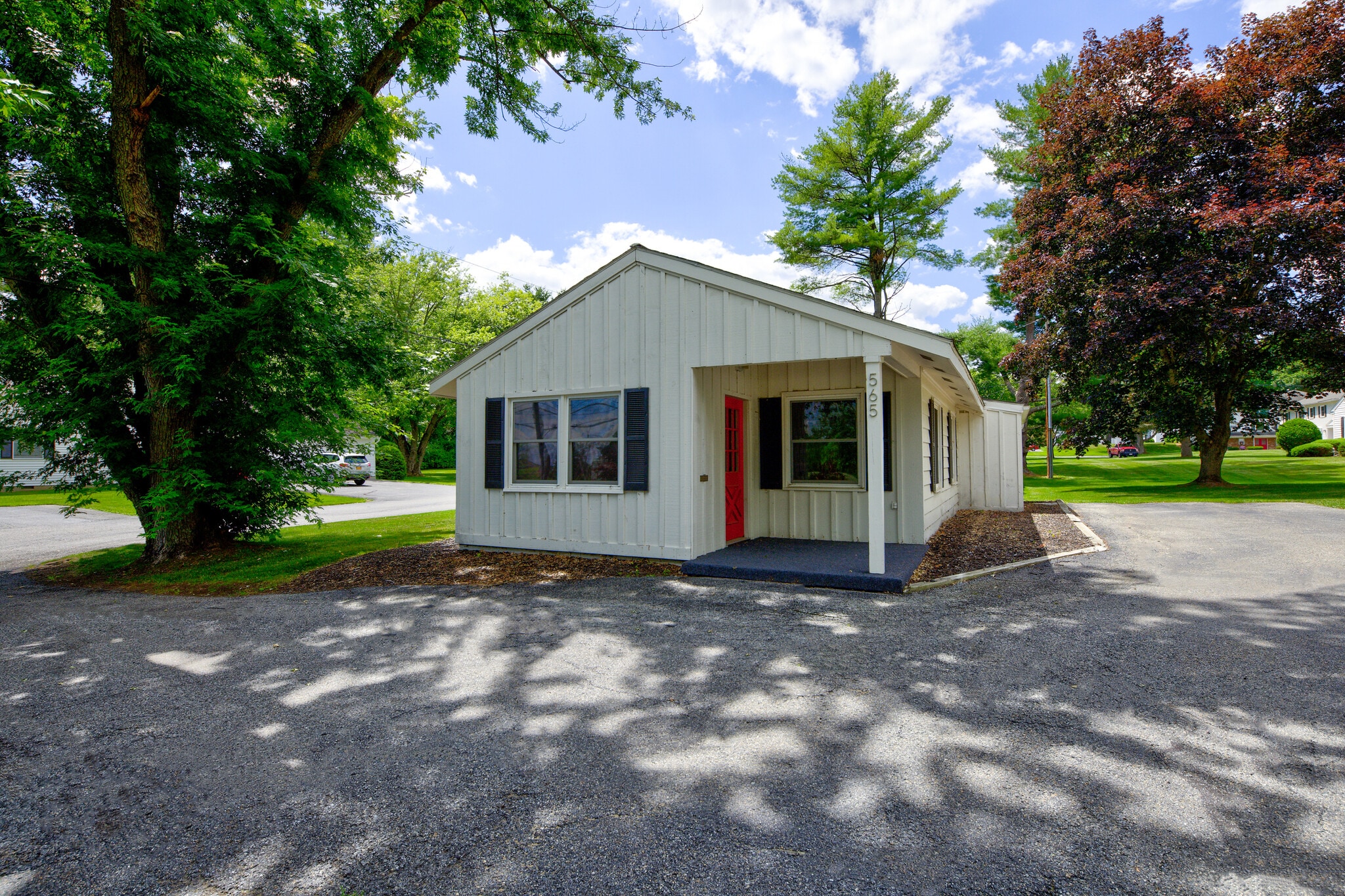 565 Bay Rd, Queensbury, NY à louer Photo du bâtiment- Image 1 de 13