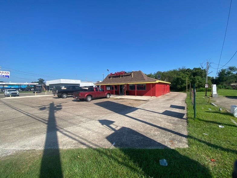 5540 College St, Beaumont, TX for sale - Building Photo - Image 1 of 13