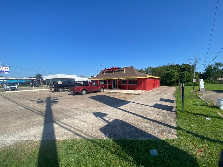 5540 College St, Beaumont, TX à vendre - Photo du bâtiment - Image 2 de 13