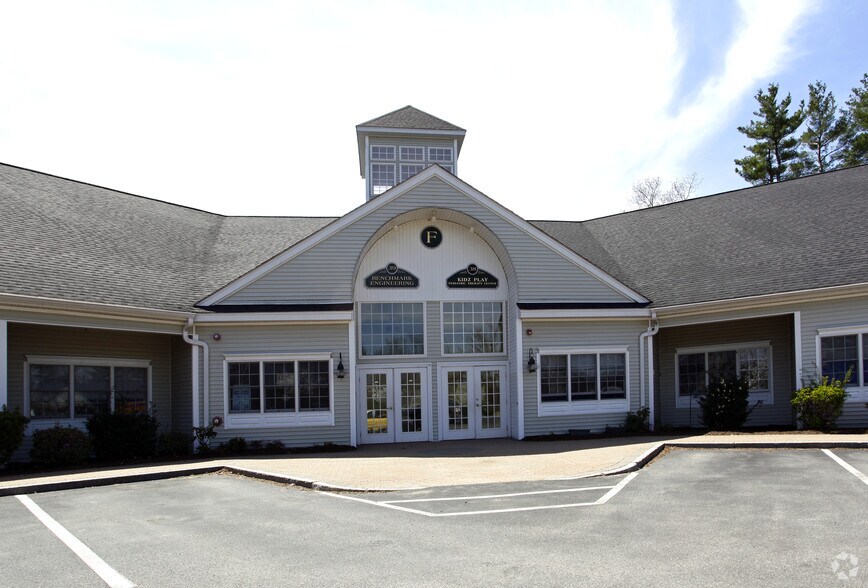 1 Commons Dr, Londonderry, NH à louer - Photo du bâtiment - Image 3 de 17