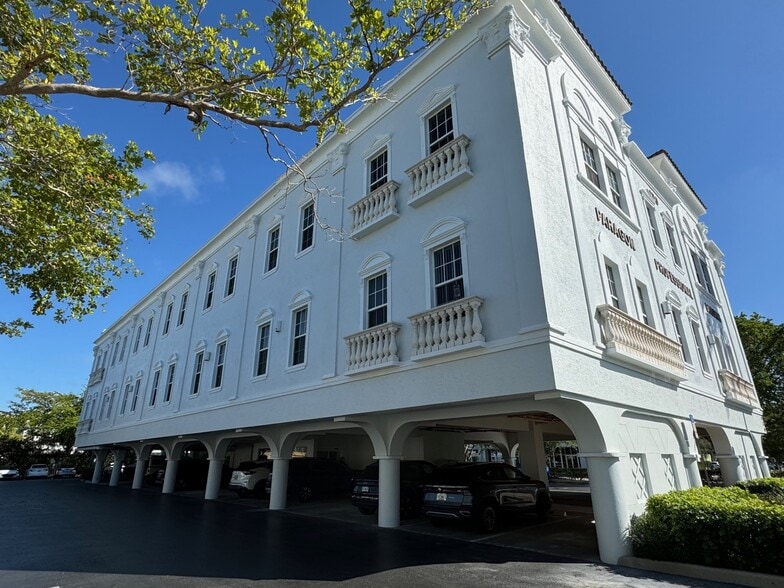 130 9th St N, Naples, FL à louer - Photo du bâtiment - Image 3 de 5