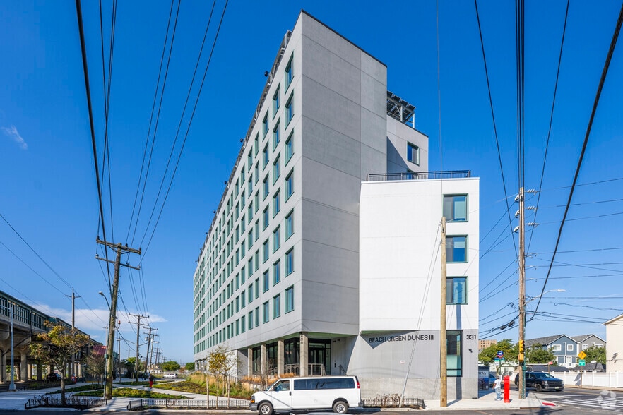 331 Beach 35th St, Far Rockaway, NY for lease - Building Photo - Image 1 of 10