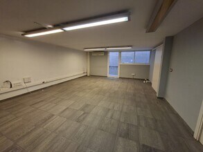 Retail in Igualada, Barcelona for lease Interior Photo- Image 2 of 18