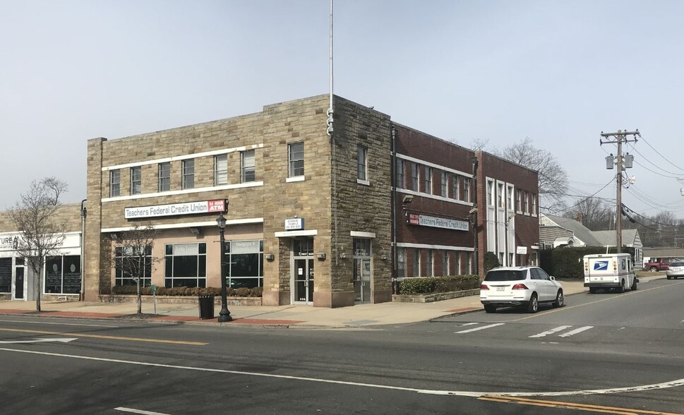 1 W Main St, Smithtown, NY for lease - Building Photo - Image 1 of 11