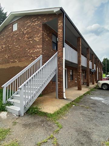 804 Meadow Ridge Ct, Winston-Salem, NC for sale - Building Photo - Image 2 of 24