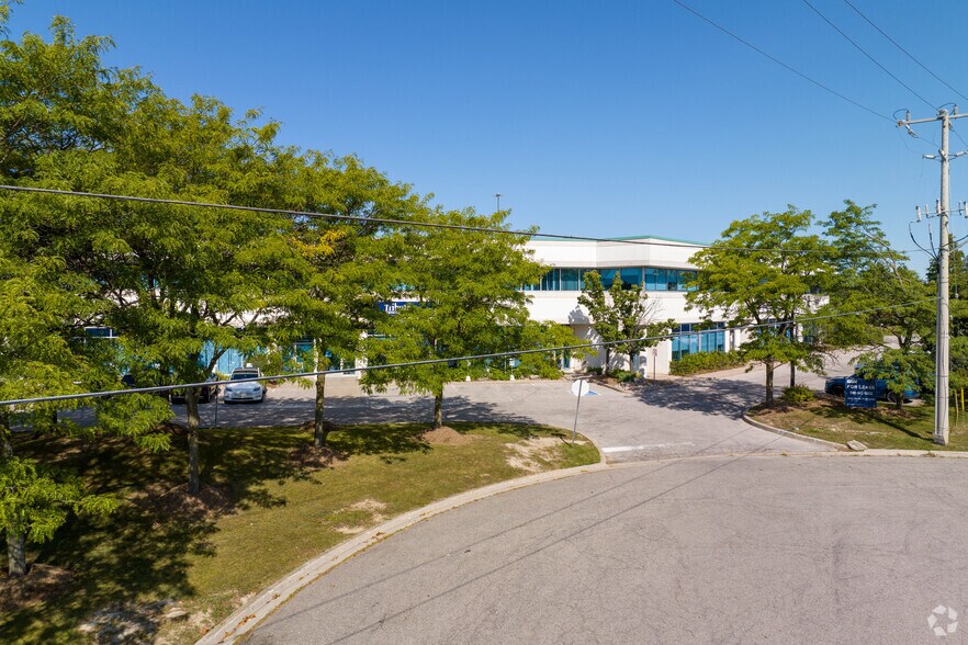 1815 Ironstone Mnr, Pickering, ON for lease - Building Photo - Image 3 of 5