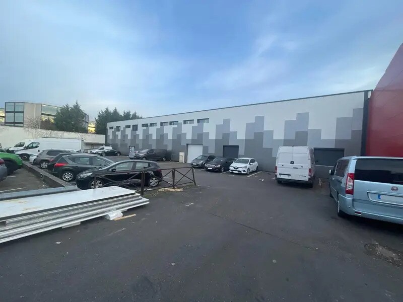 Flex in Argenteuil for lease Building Photo- Image 1 of 11