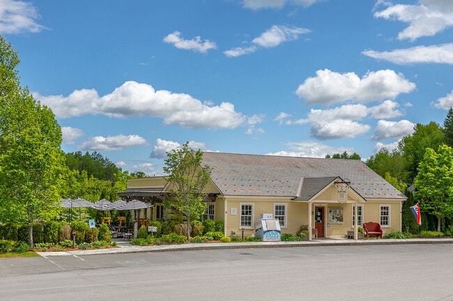 More details for 305 Main St, Peru, VT - Retail for Sale