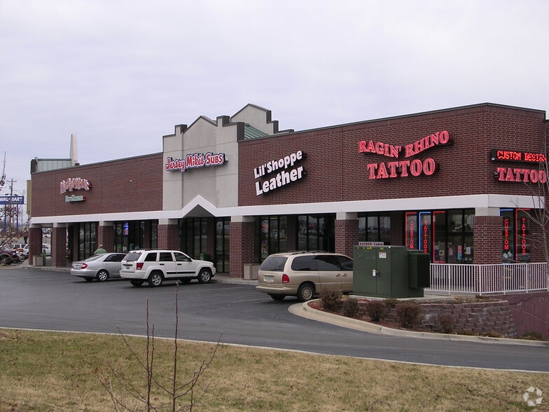 2005 W 76 Country Blvd, Branson, MO for lease - Building Photo - Image 2 of 11