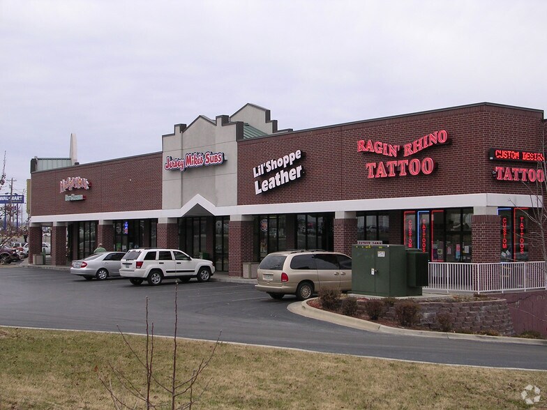 2005 W 76 Country Blvd, Branson, MO à louer - Photo du bâtiment - Image 2 de 11