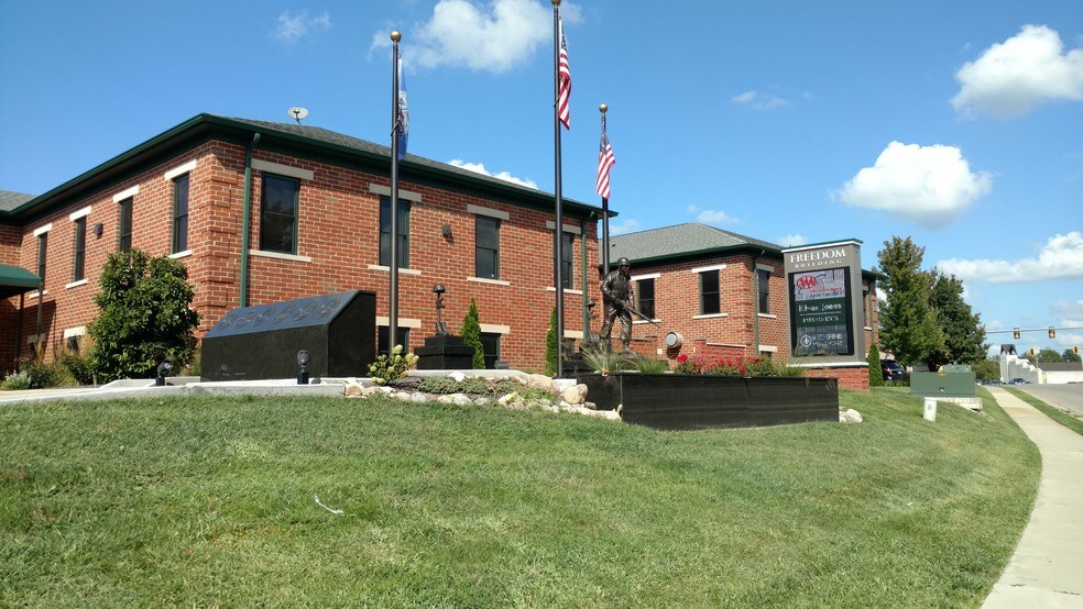 2815 Old Jacksonville Rd, Springfield, IL à louer - Photo du bâtiment - Image 1 de 8