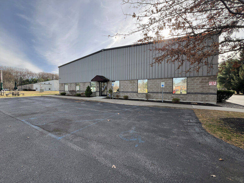 10 Corporate Dr, Halfmoon, NY for lease - Building Photo - Image 2 of 8