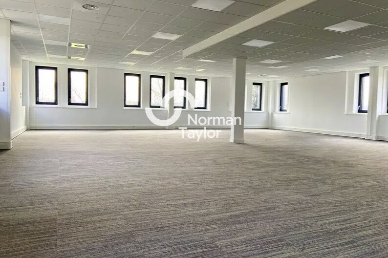 33 Avenue Du Docteur Georges Lévy, Vénissieux for lease Interior Photo- Image 1 of 5