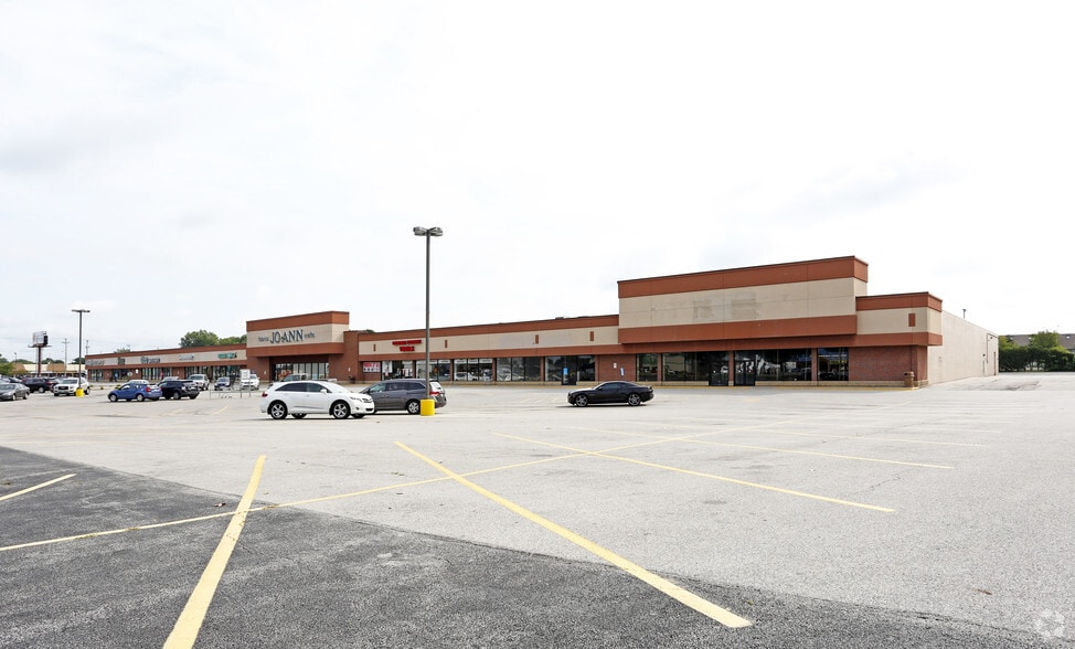 2505-2527 S Reynolds Rd, Toledo, OH for lease - Primary Photo - Image 2 of 11