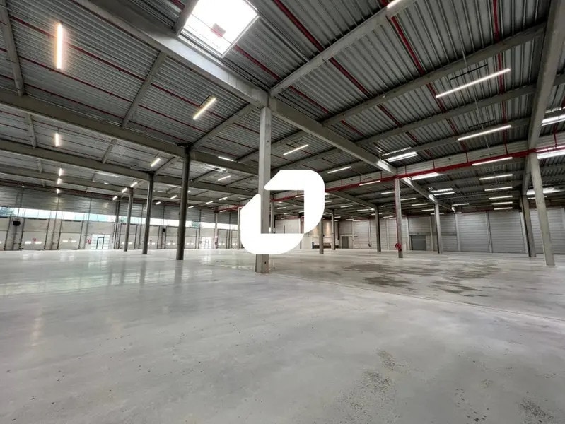 Industrial in Lieusaint for lease Interior Photo- Image 1 of 7