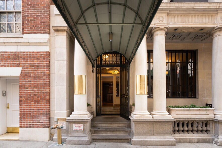 110 E 71st St, New York, NY à louer - Photo du bâtiment - Image 3 de 6