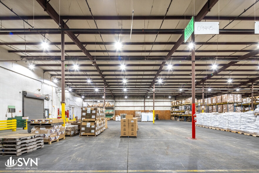 1750 17th St, Paris, KY à vendre - Photo du bâtiment - Image 1 de 38