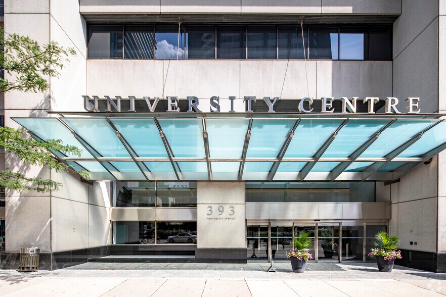 393 University Ave, Toronto, ON à louer - Photo du bâtiment - Image 3 de 5
