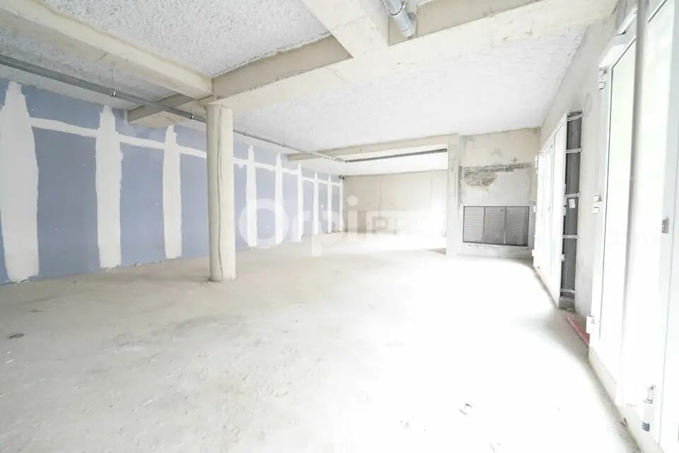 Office in Villefranche-sur-Saône for lease Interior Photo- Image 1 of 16