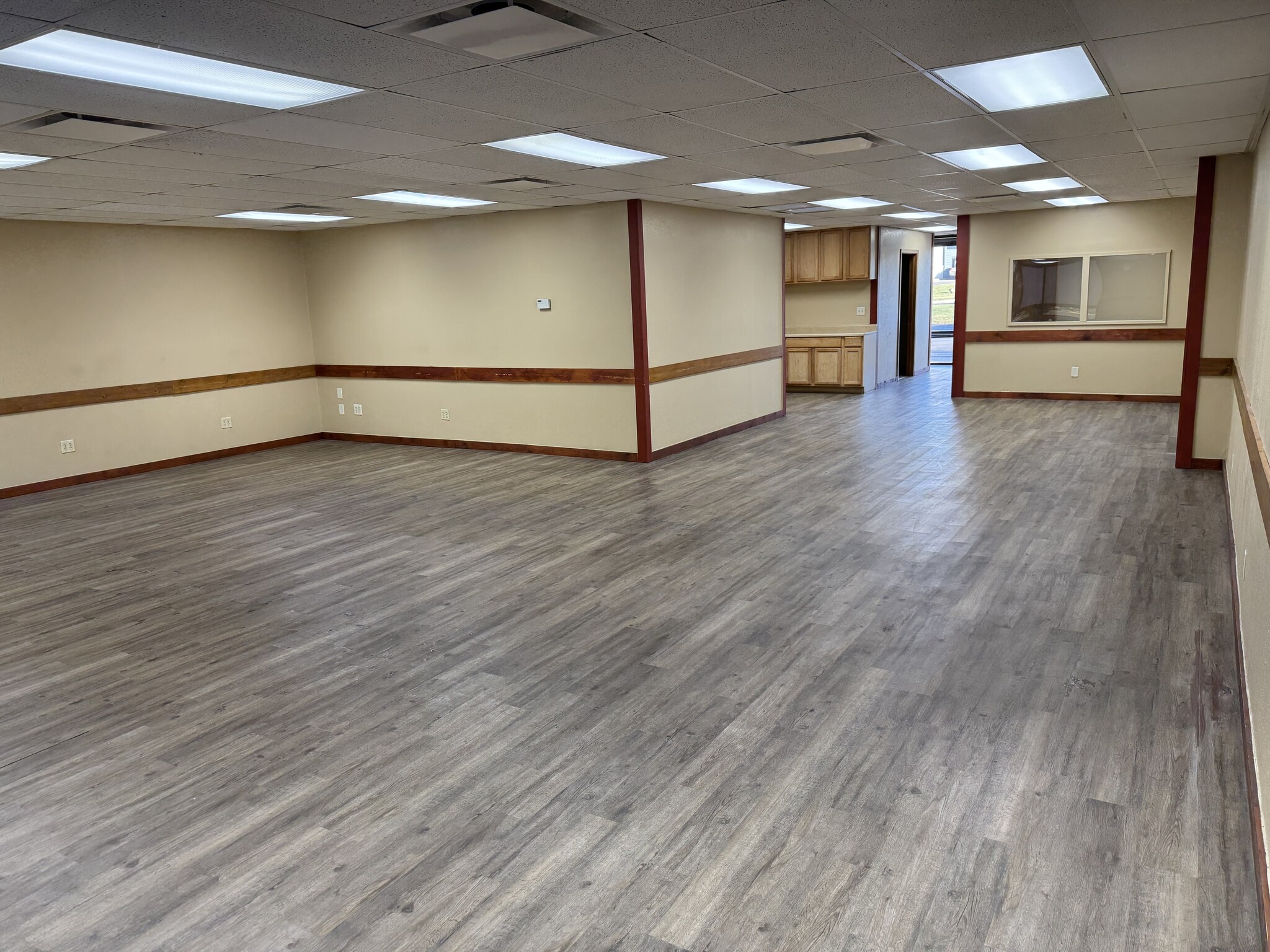 250-278 Phelps Ave, Rockford, IL for lease Interior Photo- Image 1 of 26