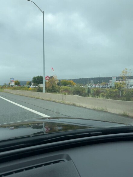 424 S Service Rd W, Grimsby, ON à louer - Vidéo sur l’inscription commerciale - Image 2 de 18