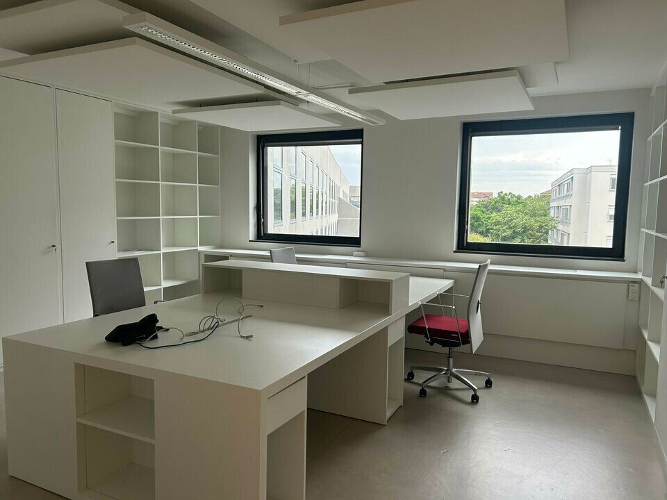 Office in Lyon for sale Interior Photo- Image 1 of 13