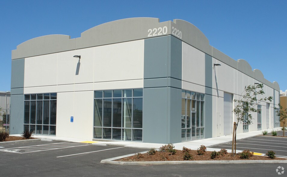 2220 N MacArthur Dr, Tracy, CA for lease - Building Photo - Image 1 of 1