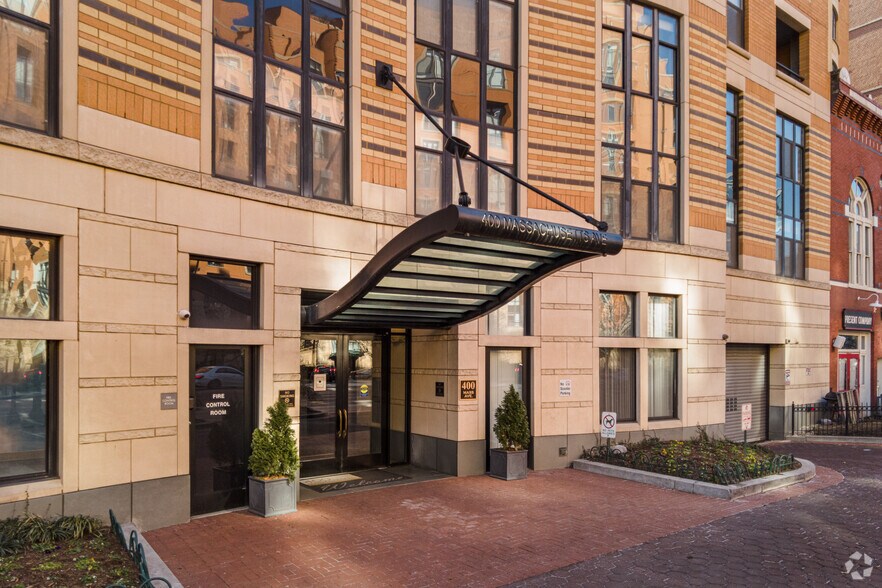 400 Massachusetts Ave NW, Washington, DC à louer - Photo du bâtiment - Image 2 de 4