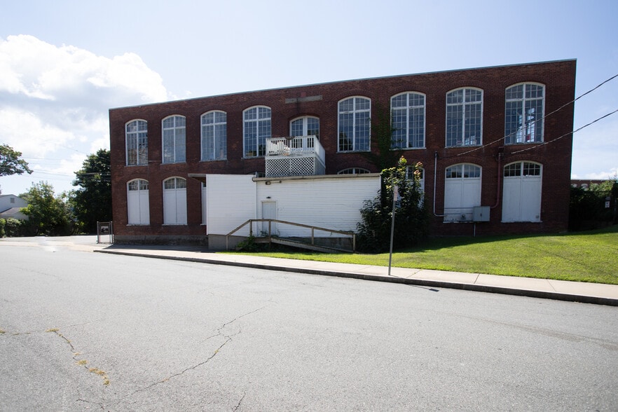 15 Shaw St, Fall River, MA for lease - Building Photo - Image 3 of 40